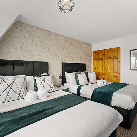 Grand Retreat - Garden & Games Bristol